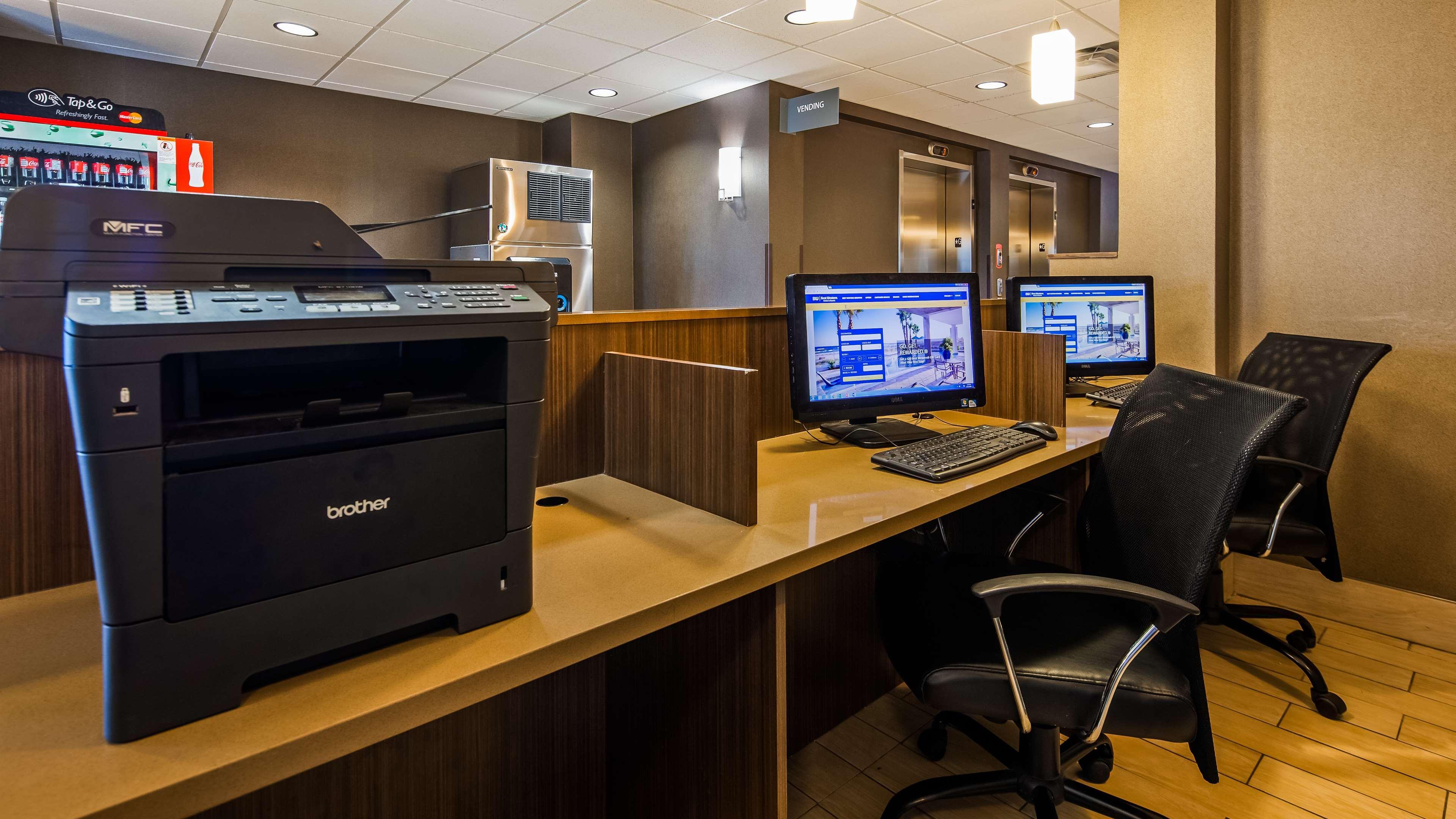 Best Western Plus Winnipeg West Headingley Экстерьер фото